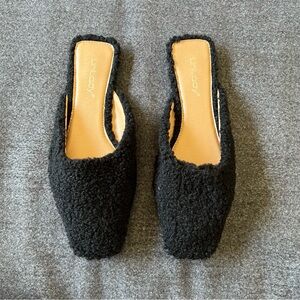 UniLady Black Flat Mules